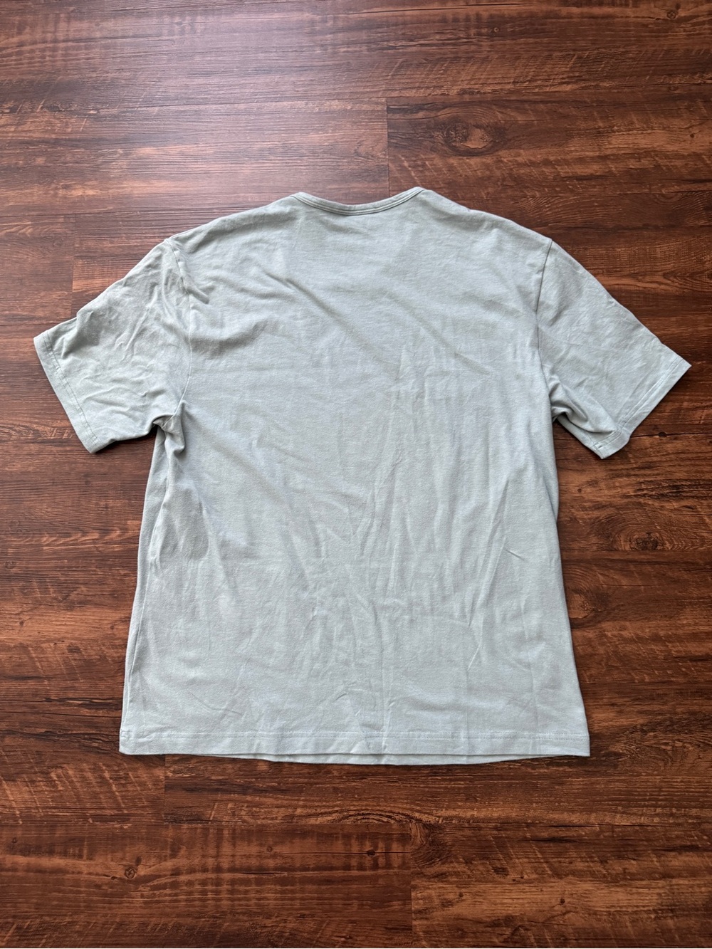 ALO Yoga Essential Short Sleeve Street Athletic Tee - Picture 4 of 6